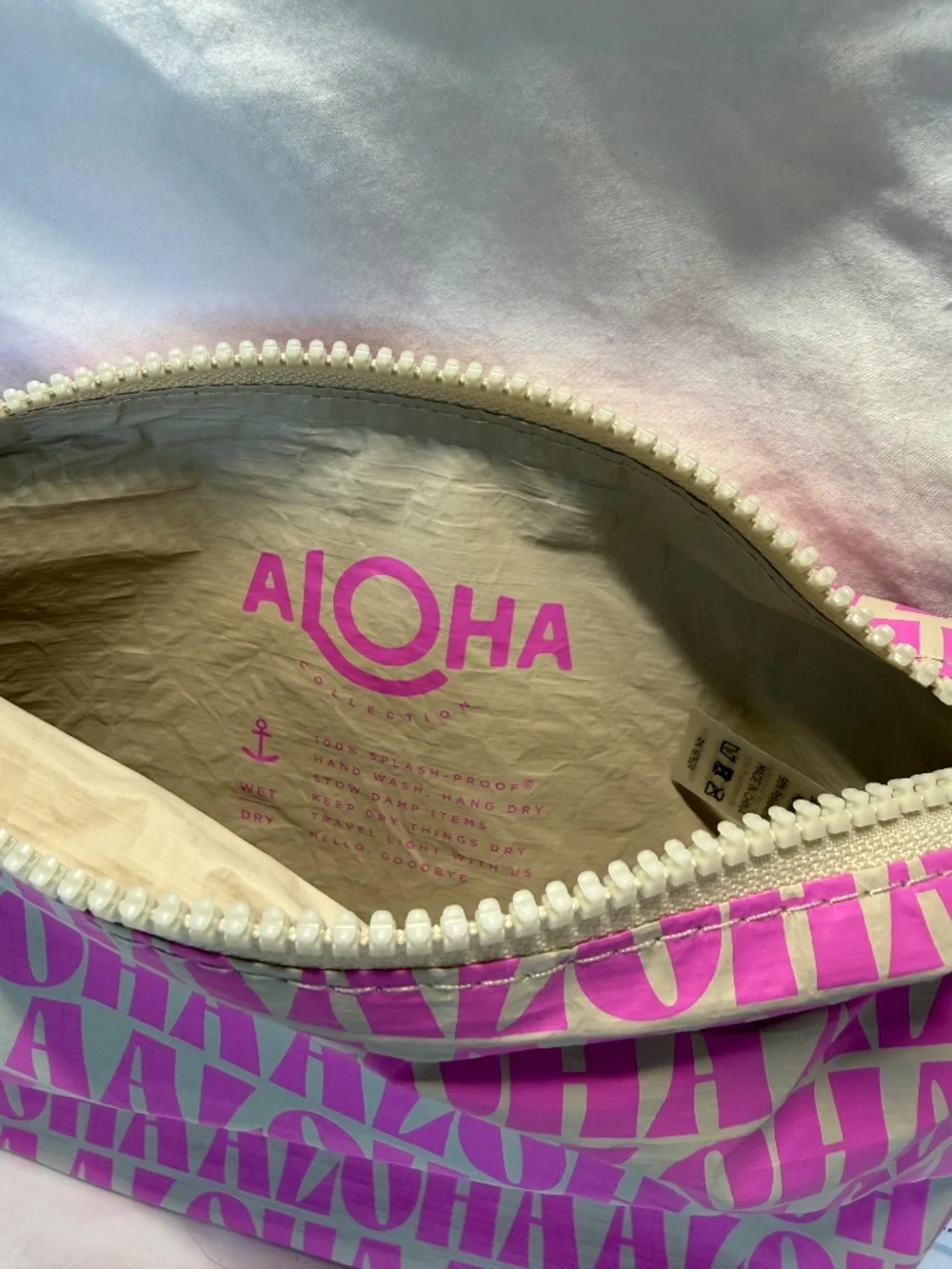 ALOHA Collection Aloha Nui Fruit Punch Sandstone Small Pouch Bag NWT Rare